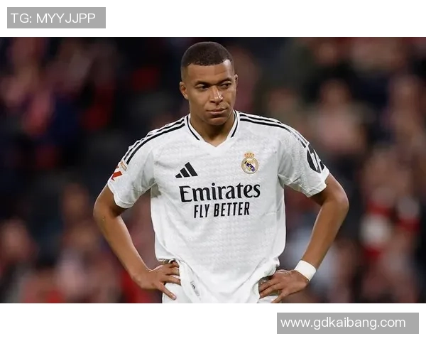 足球巨星风采：深入解读全球顶级球员的成长与辉煌成就